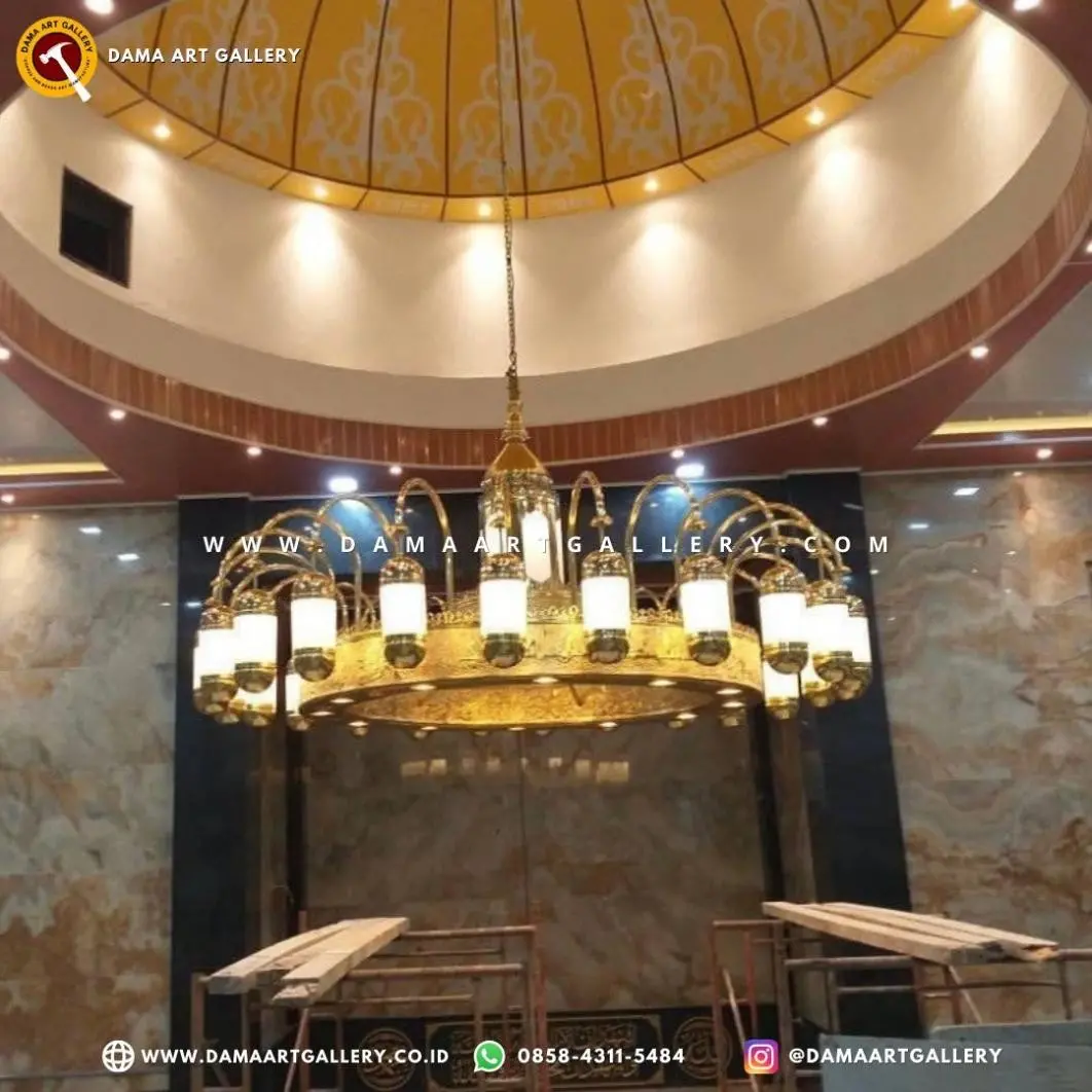 Pengrajin Lampu Masjid Nabawi Kuningan